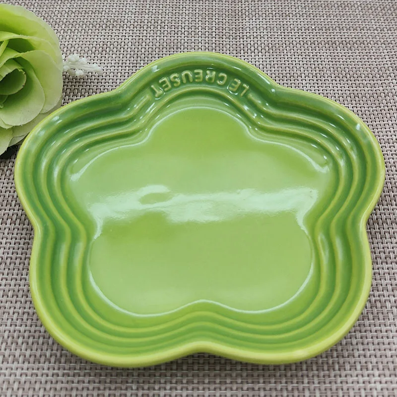 assiette céramique verte feuille